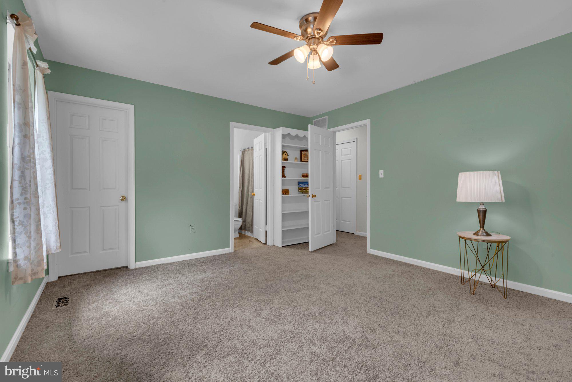 Well Cared for Home in Foxmoor located in a Cul-De-Sac. Fresh Paint, W – image 22