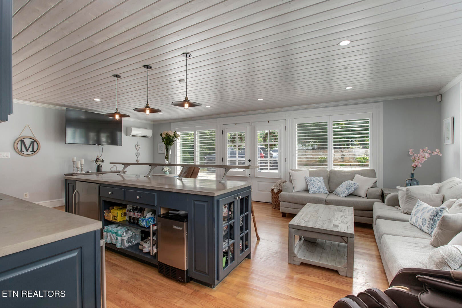 Are you looking for an adorable home with character, comfort, and styl – image 7