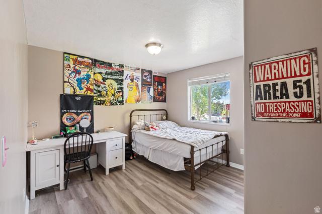 Welcome to 595 Banbury Circle, a well-maintained split-level home loca – image 8