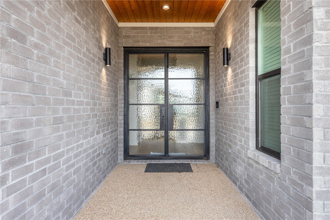 This stunning 4-bedroom, 4.5-bath modern home in Greens Prairie Reserv – image 4