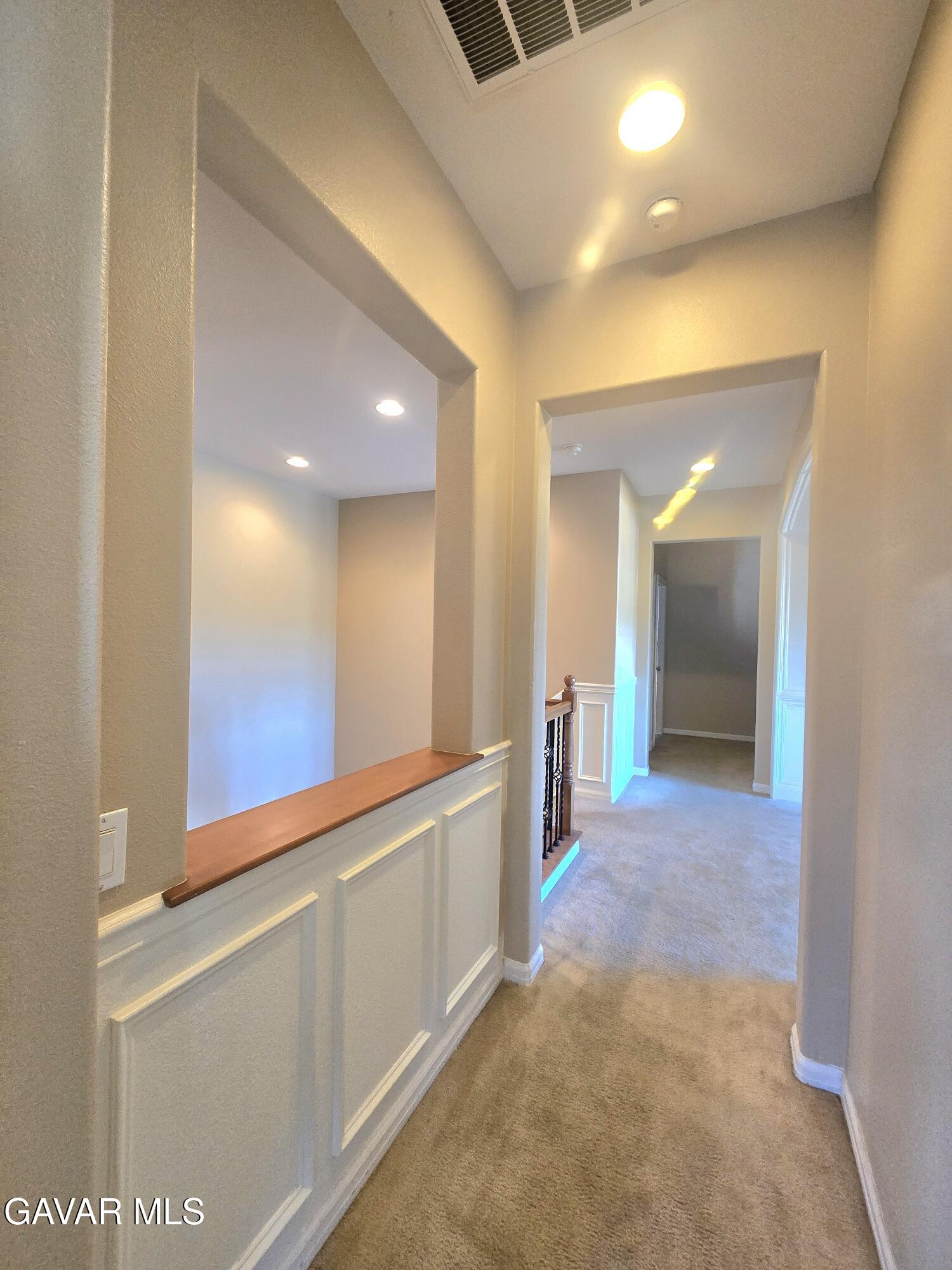 Stunning 5-bedroom, 4-bathroom, 2-story single-family home in the high – image 37
