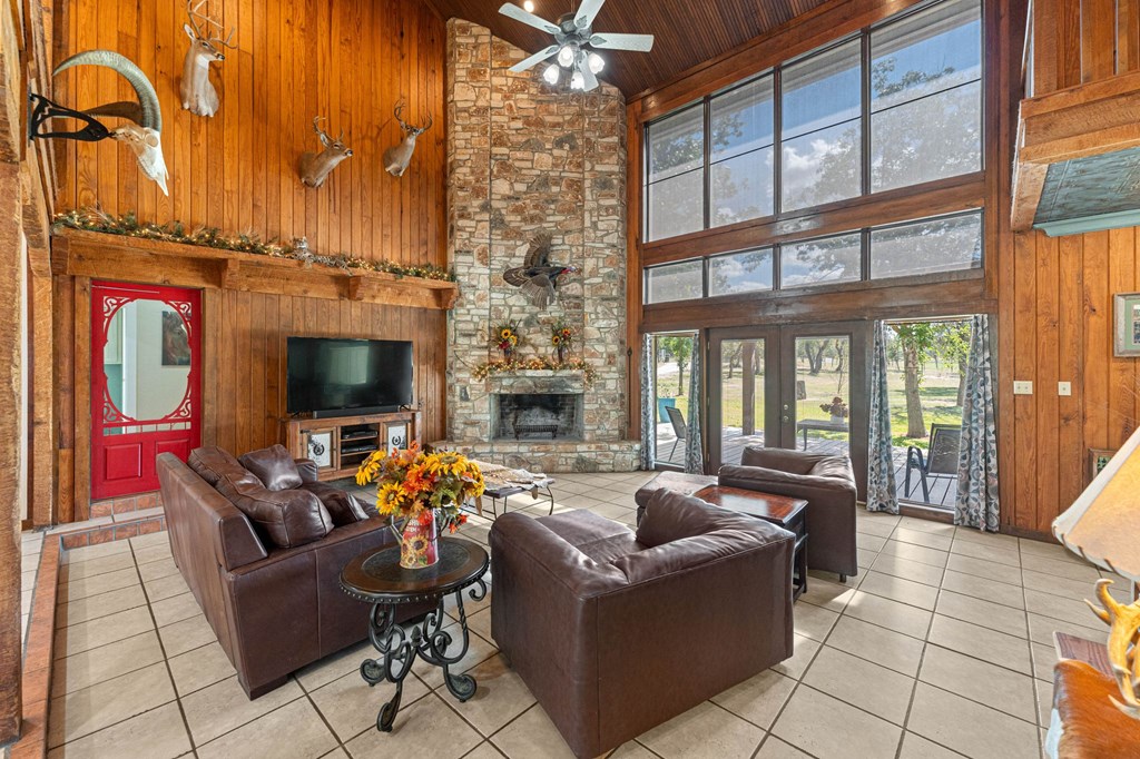 Unrestricted 3-acre property designed with homesteading & self-suffici – image 30