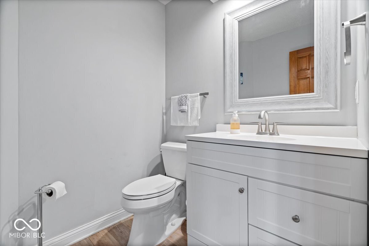 Updates galore in desirable Feather Cove III! Nestled on a half-acre w – image 25