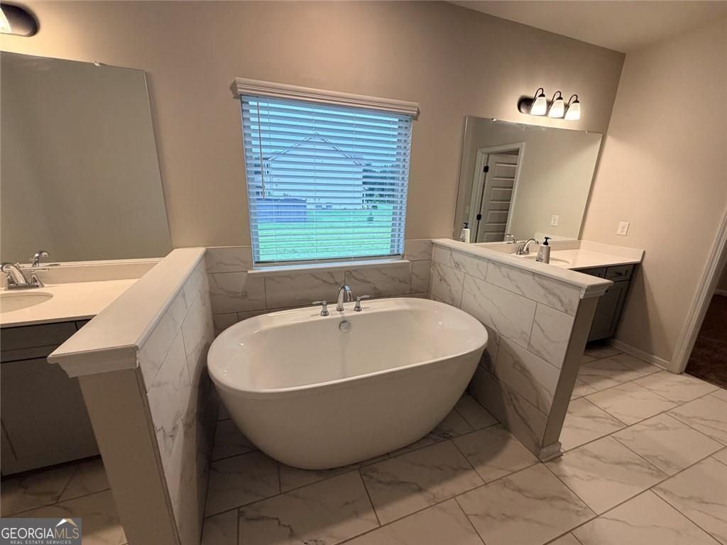 Why wait months for new construction when you can move into luxury tod – image 44