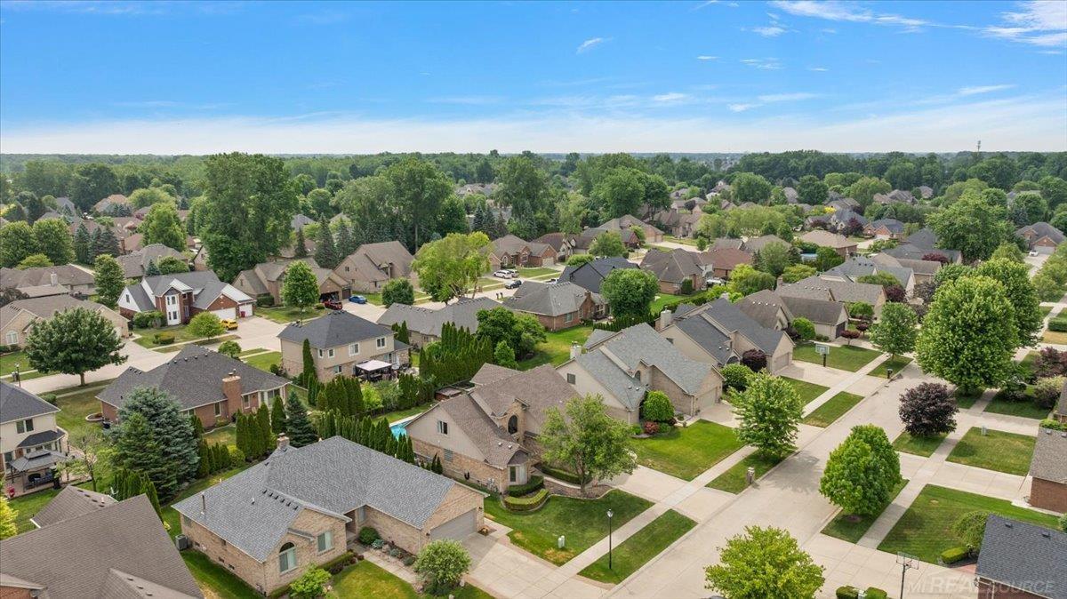 Rare find! Beautiful 4 Bedrom Split Level home with inground pool loca – image 57
