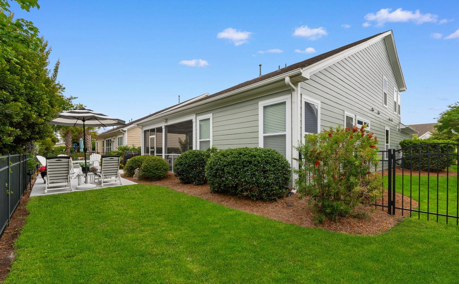 Welcome to life in Cresswind at Market Common, where resort-style livi – image 26