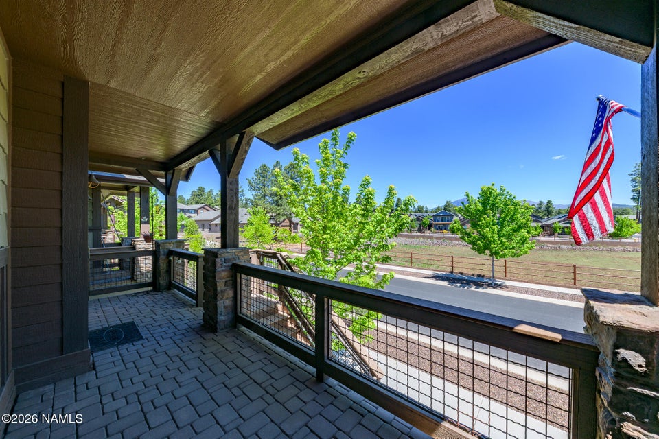 Mountain views, dual primary suites, and Flagstaff living at its fines – image 3