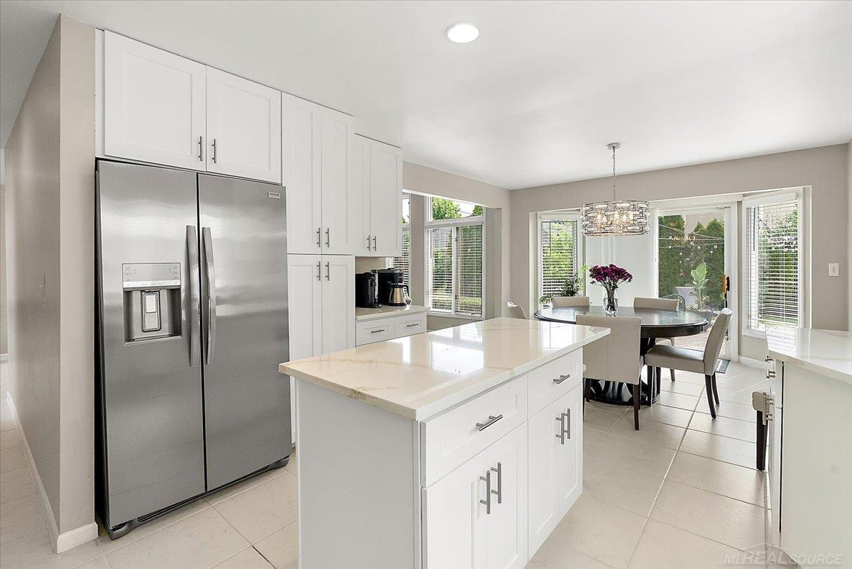 Rare find! Beautiful 4 Bedrom Split Level home with inground pool loca – image 25