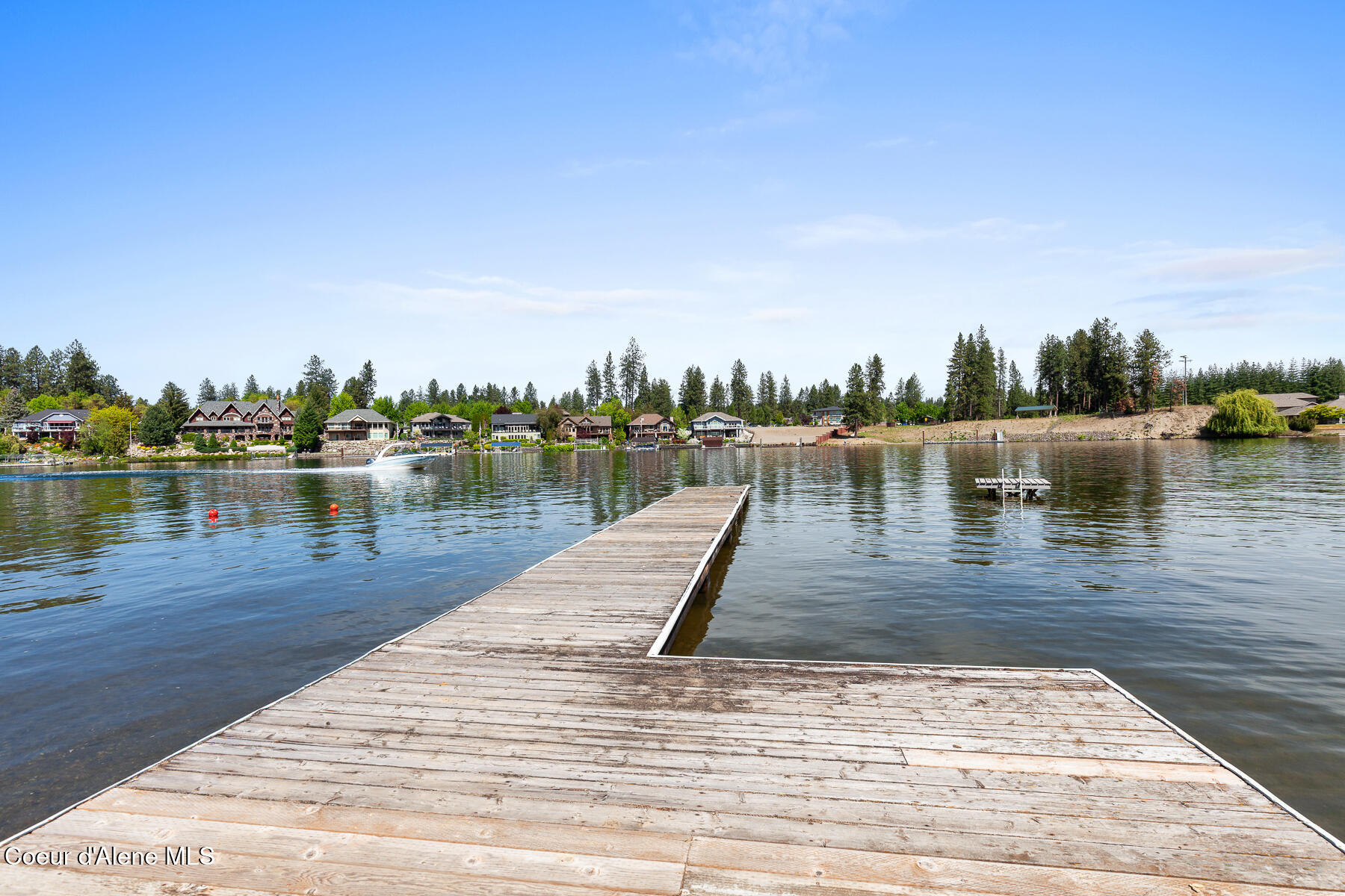 Tucked away on desirable Harbor Island, this charming Spokane River re – image 3