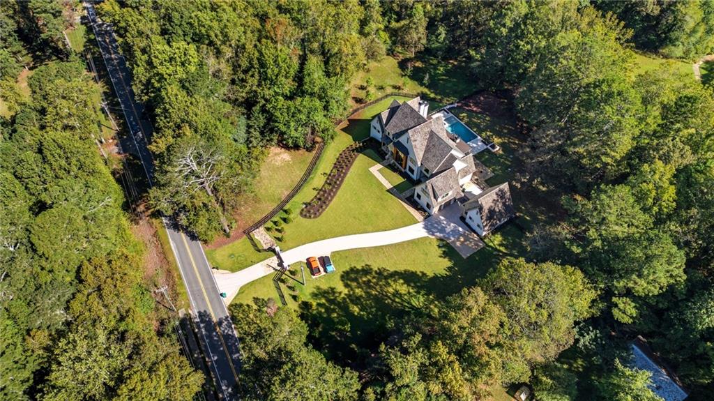 Beautiful Custom Home on gorgeous estate lot in exclusive Milton. This – image 8