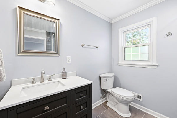 Welcome to this beautiful home that’s gleaming with pride and perfecti – image 26