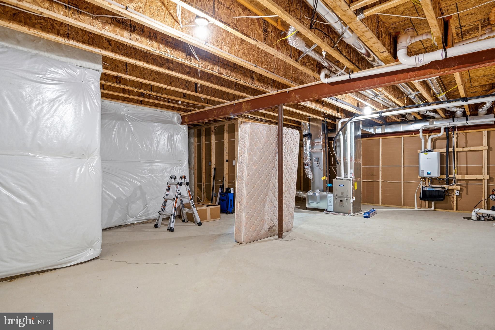 HOME SWEET HOME! Like new beauty situated on a corner lot, in sought – image 32