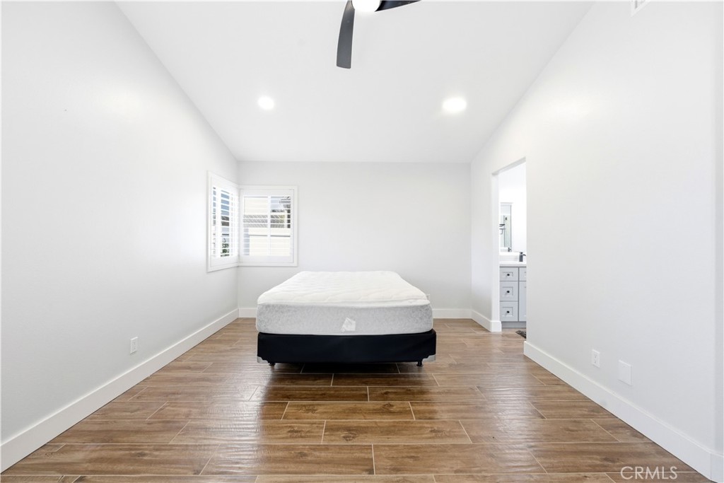 Welcome to resort-style living in The Colony, one of Murrietas most de – image 26