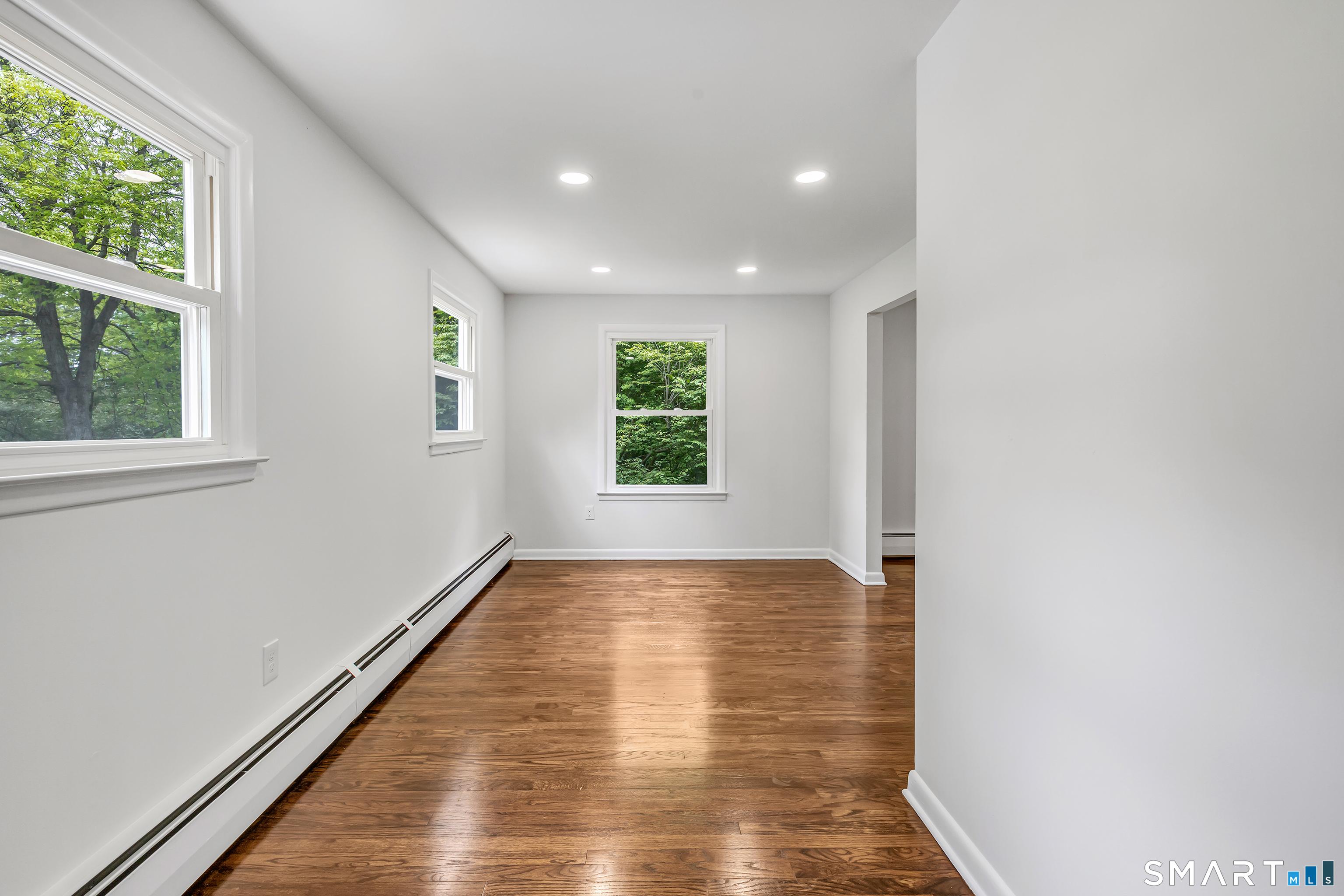 Welcome to 7 Longview Road, located in the desirable Sandy Hook sectio – image 15