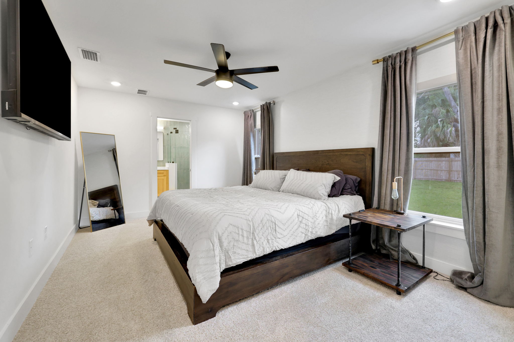 Experience the ultimate coastal lifestyle in this stunning Jacksonvill – image 23