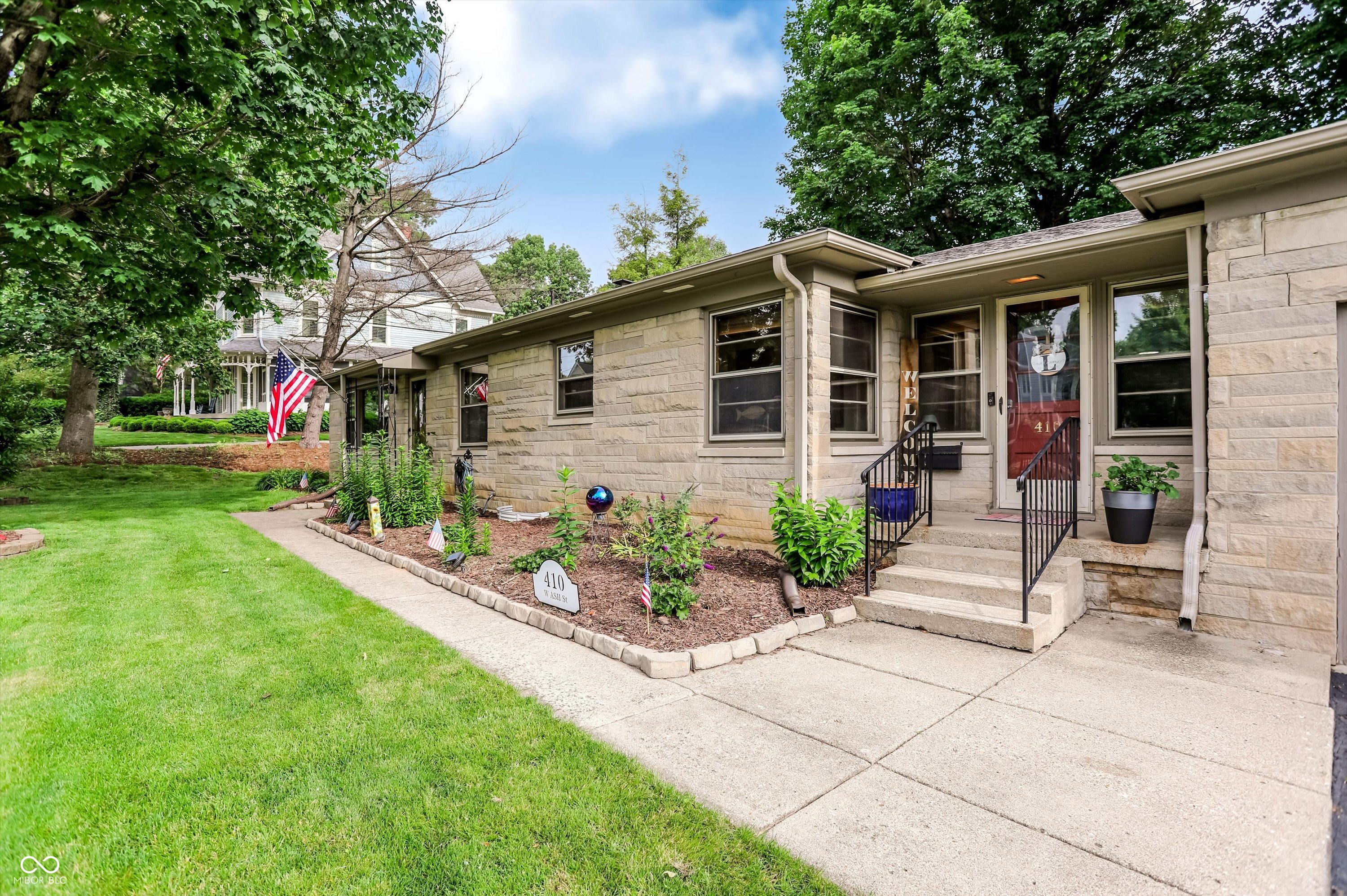 410 410 W Ash Street, Zionsville, Indiana, 46077, USA, 3 Bedrooms Bedrooms, ,2 BathroomsBathrooms,Residential,For Sale,410 W Ash Street,3dd59809-0021-48b9-a32f-4220e5
