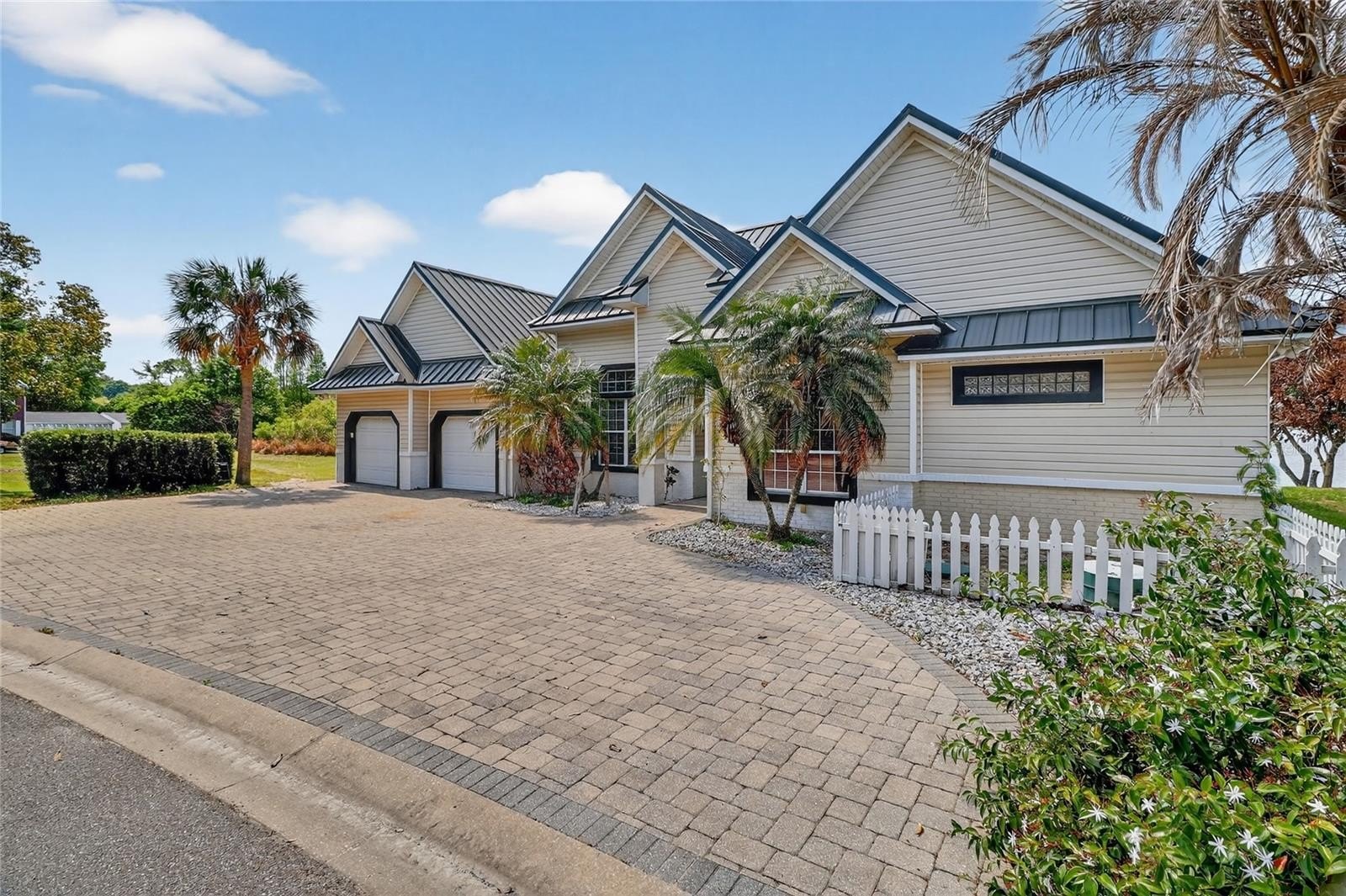 1028 1028 S LAKE MARIAM Drive, WINTER HAVEN, Florida, 33884, USA, 3 Bedrooms Bedrooms, ,3 BathroomsBathrooms,Residential,For Sale,1028 S LAKE MARIAM Drive,P4938222
