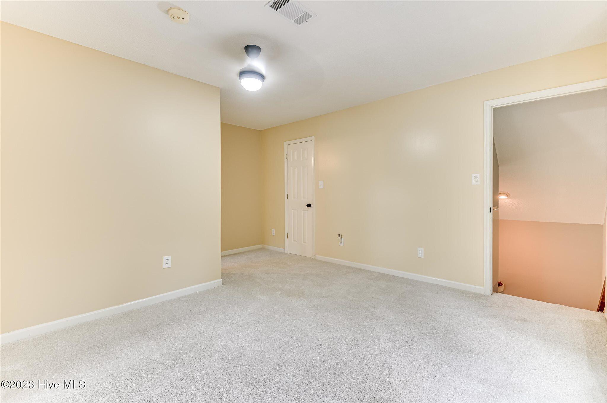 Welcome to this stunning brick home nestled on a quiet cul-de-sac in t – image 50