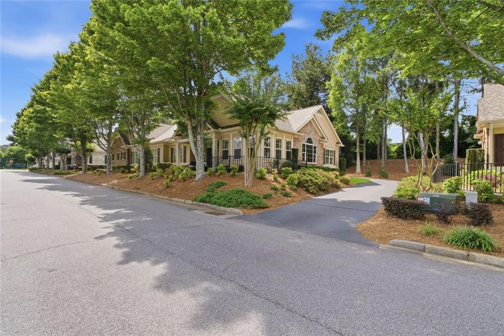 Welcome to this lovely home in the highly sought-after Orchards of Bra – image 3
