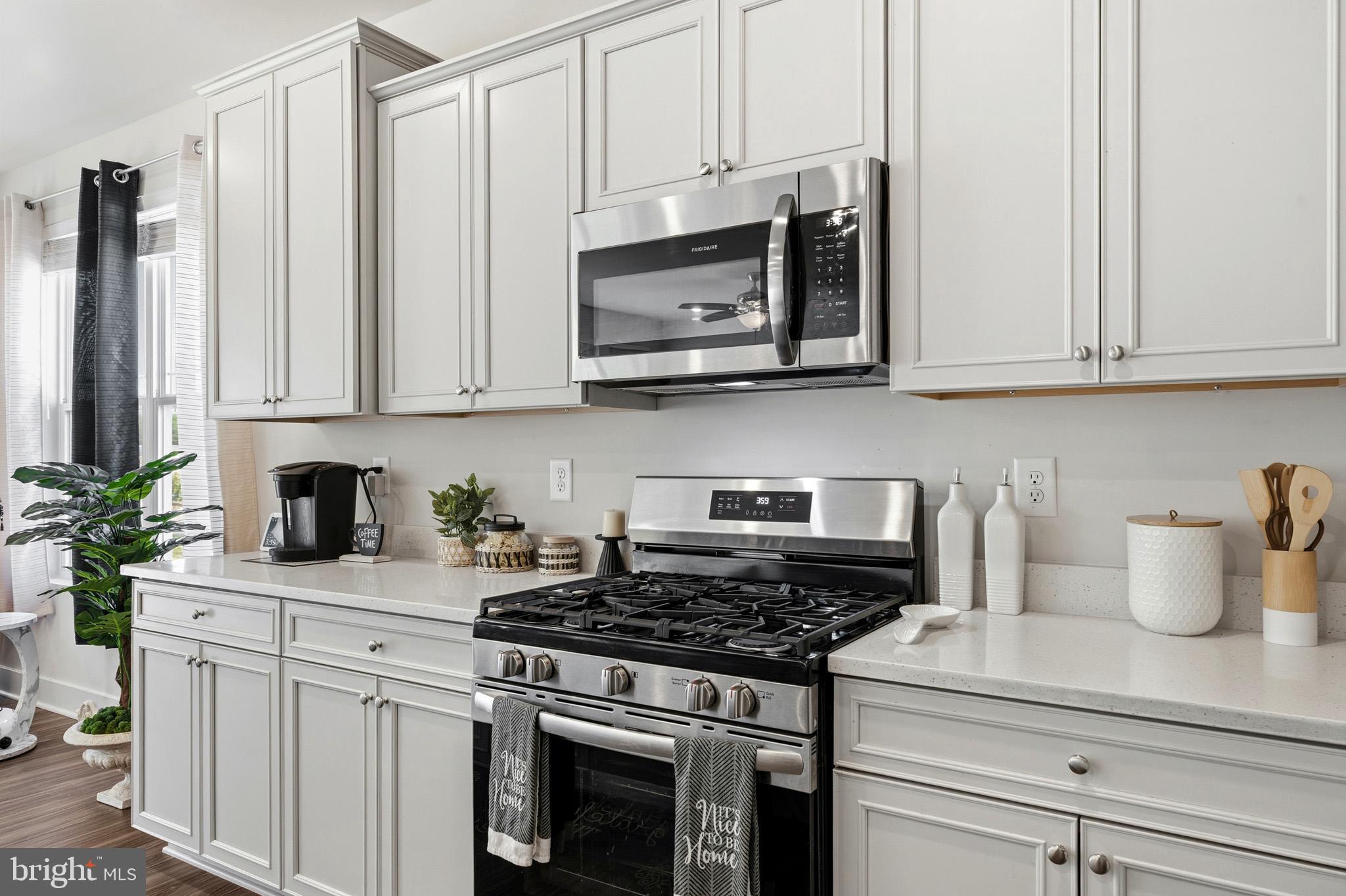 HOME SWEET HOME! Like new beauty situated on a corner lot, in sought – image 17