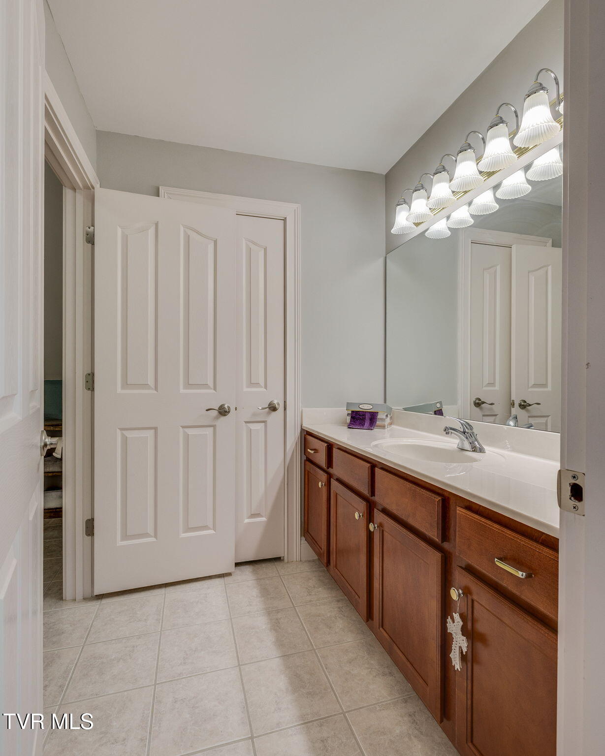 1 1 Honeysuckle Court, Johnson City, Tennessee, 37615, USA, 5 Bedrooms Bedrooms, ,5 BathroomsBathrooms,Residential,For Sale,1 Honeysuckle Court,6a0f69c9-074f-47a6-872e-868ad5