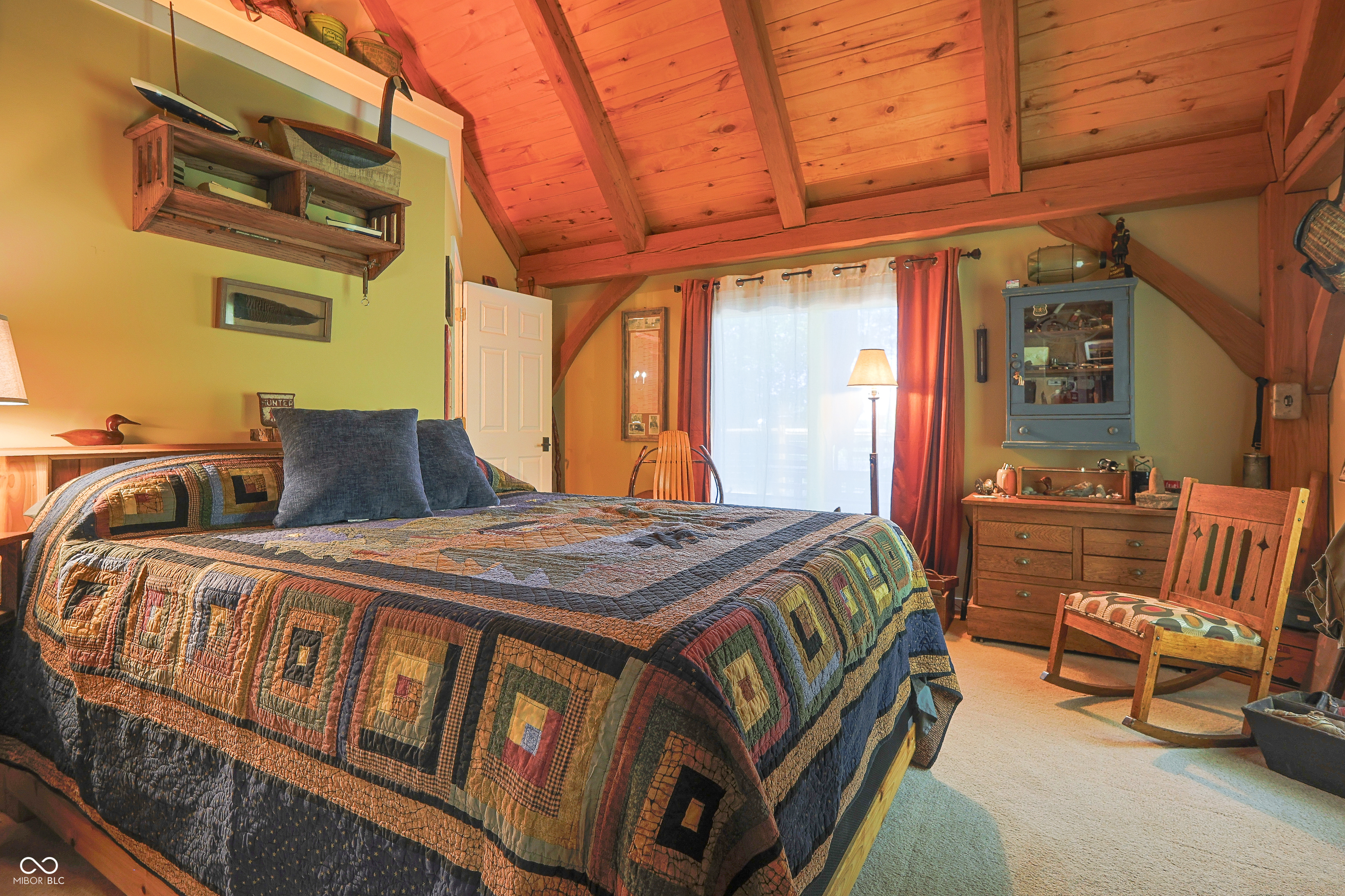 Custom red oak timber-frame home with Lake Monroe views, located in Sa – image 32