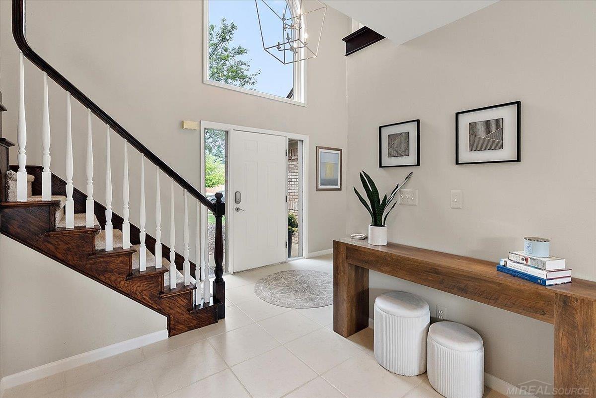 Rare find! Beautiful 4 Bedrom Split Level home with inground pool loca – image 15