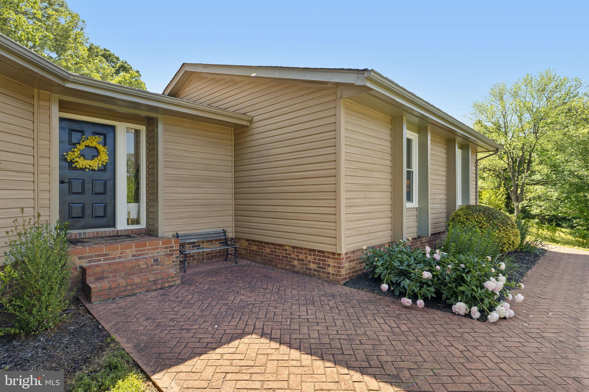 One of a kind property in North Stafford! Fully redone rambler with LV – image 2