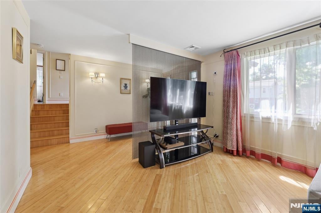 29-07 Fair Lawn Avenue, Fair Lawn, New Jersey, 07410, USA, 4 Bedrooms Bedrooms, ,4 BathroomsBathrooms,Residential,For Sale,29-07 Fair Lawn Avenue,26016016