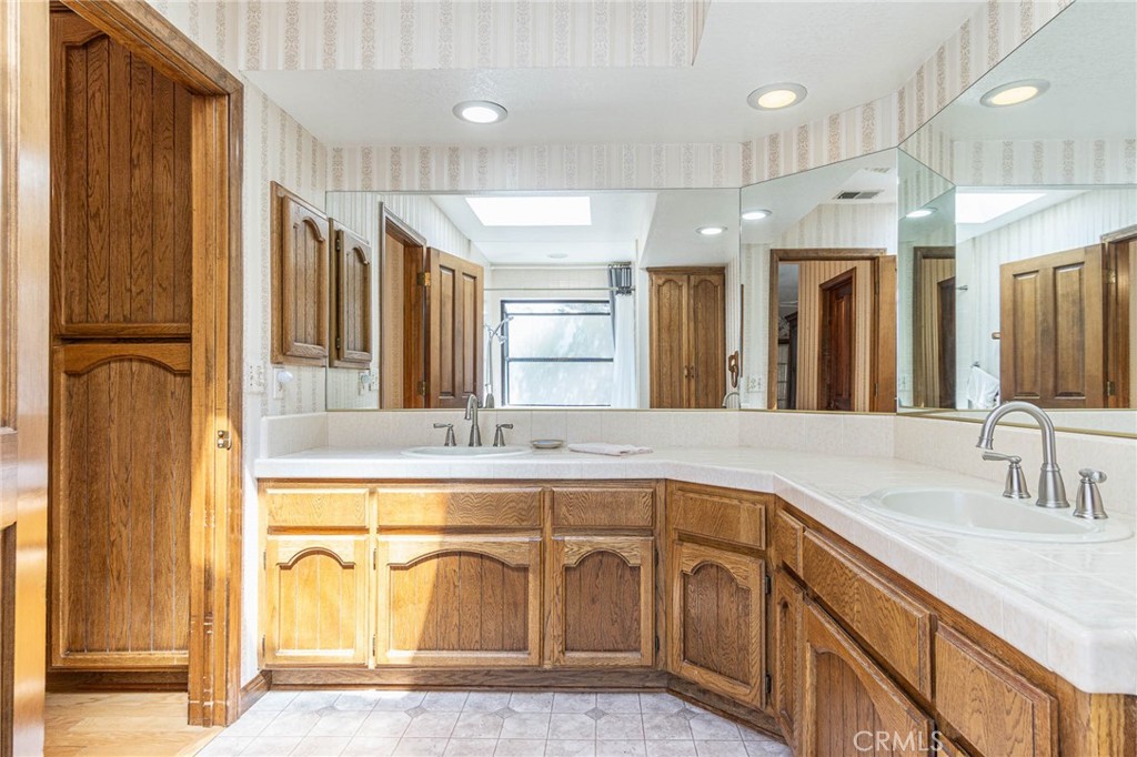 Something is refreshing about a home that actually gives you room to b – image 34