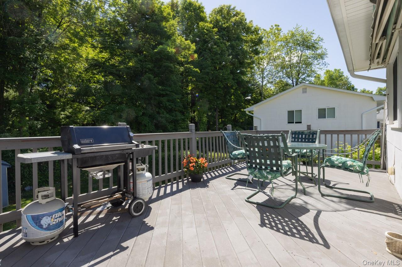 First Time on the Market! Nestled on a quiet double-ended cul-de-sac i – image 24