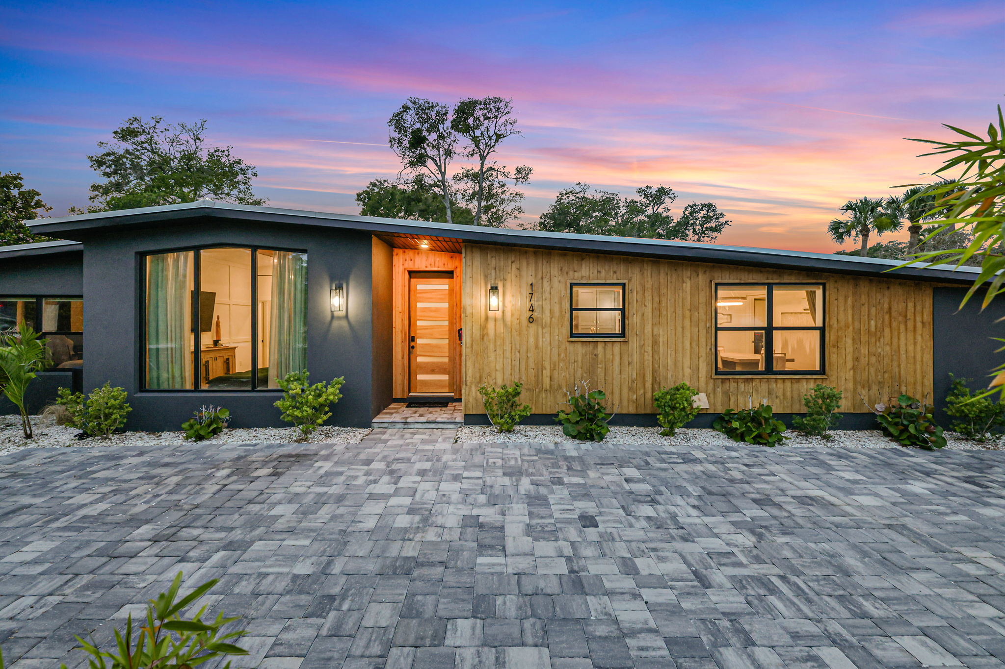 Experience the ultimate coastal lifestyle in this stunning Jacksonvill – image 1