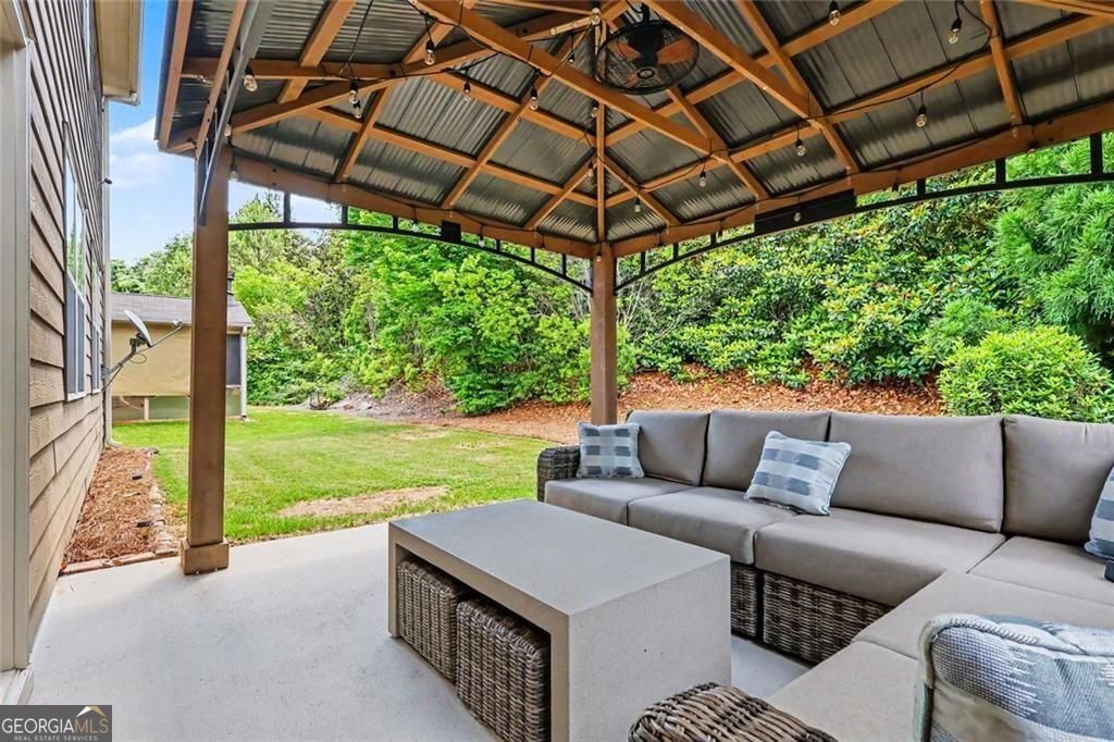 Location, location for this one, so close to the Mall of Georgia with – image 41