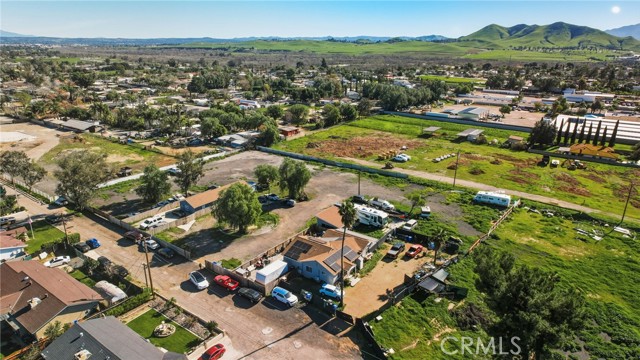 Exceptional mixed-use / commercial opportunity on an expansive approxi – image 6