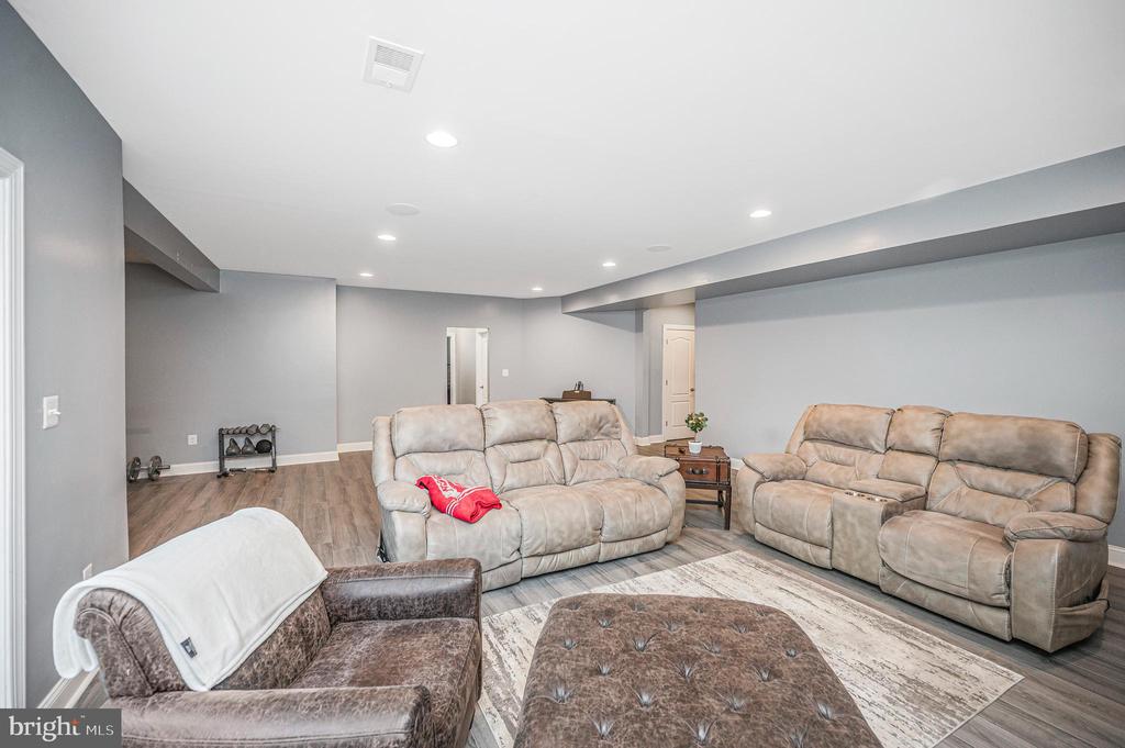9 9 Sutter Drive, Fredericksburg, Virginia, 22405, USA, 5 Bedrooms Bedrooms, ,5 BathroomsBathrooms,Residential,For Sale,9 Sutter Drive,6112093a-7c20-4b1f-b5cb-6f9b80