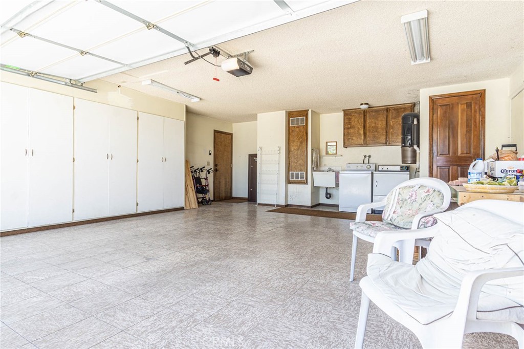 Something is refreshing about a home that actually gives you room to b – image 56