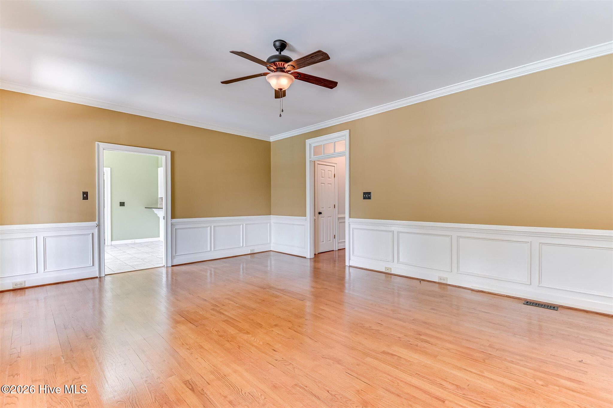 Welcome to this stunning brick home nestled on a quiet cul-de-sac in t – image 14