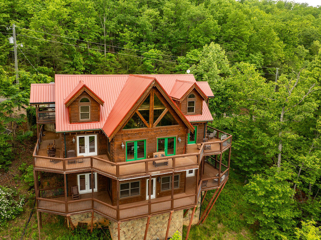 725 725 Big Bear Ridge Road, Gatlinburg, Tennessee, 37738, USA, 5 Bedrooms Bedrooms, ,6 BathroomsBathrooms,Residential,For Sale,725 Big Bear Ridge Road,308006