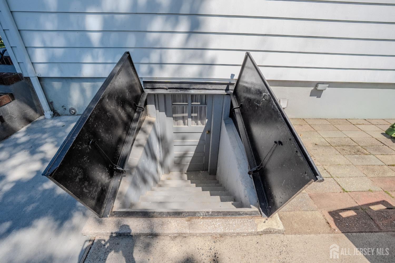 Welcome to 504 Plainfield Avenue, a charming Cape Cod home designed fo – image 26