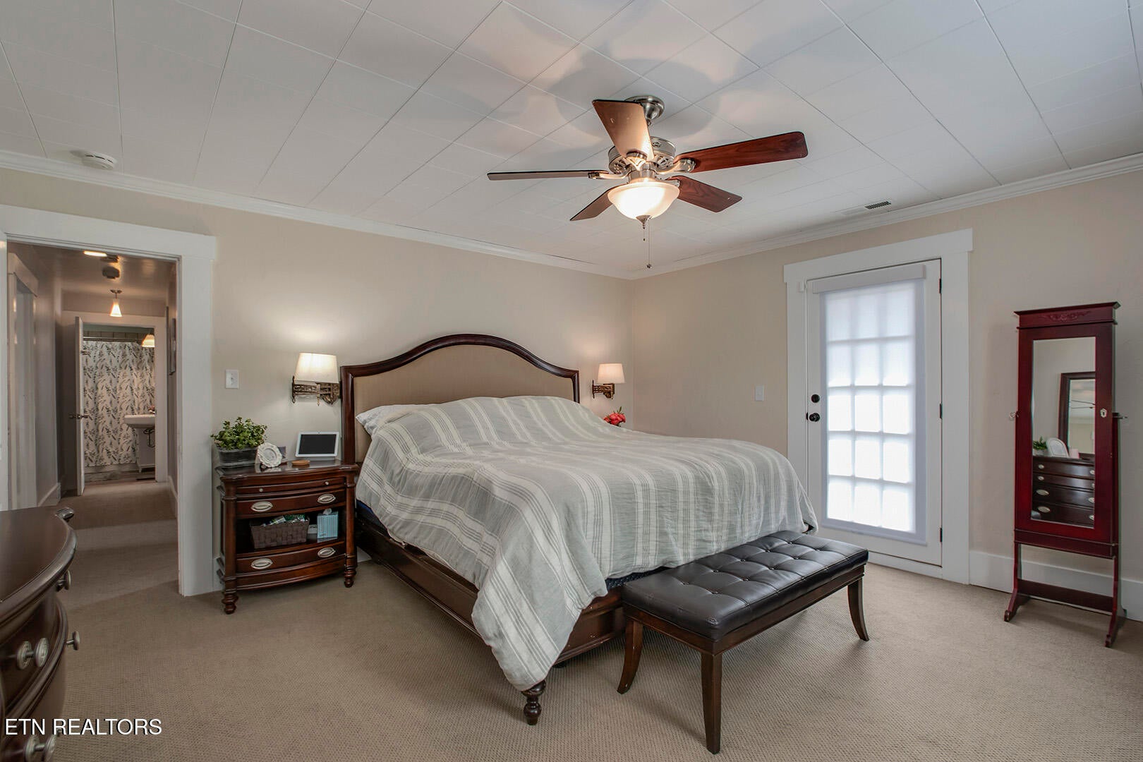 Are you looking for an adorable home with character, comfort, and styl – image 36