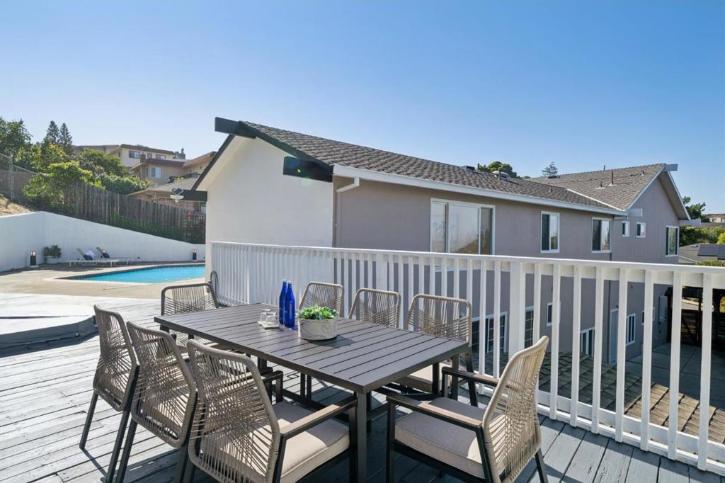 1209 1209 Lake Street, Millbrae, California, 94030, USA, 6 Bedrooms Bedrooms, ,6 BathroomsBathrooms,Residential,For Sale,1209 Lake Street,60cfbb1e-e2e7-4d37-a4a5-f91b0d