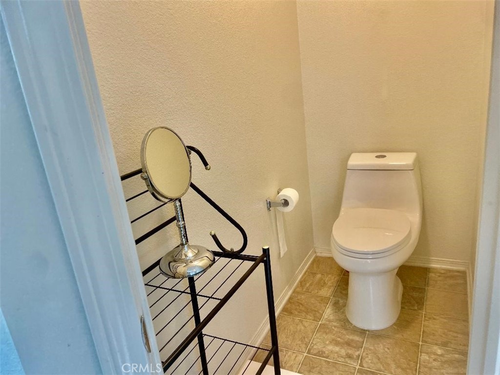 Beautiful 4 bedroom, 2.5 bath home located in the desirable Canterbury – image 23