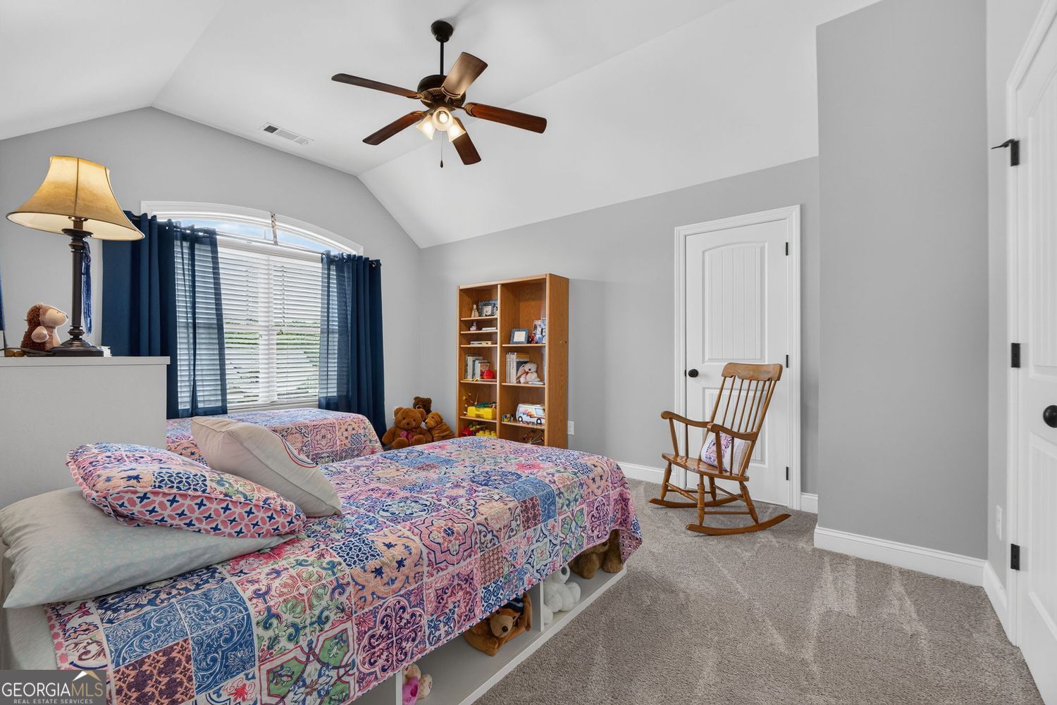 Incredible custom home with tons of bells and whistles in sought after – image 49