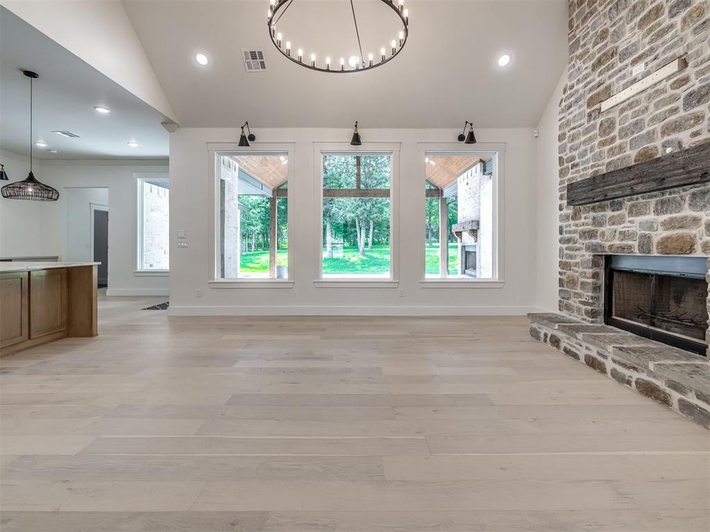 Amid the wooded charm of Arcadia, 12925 Broken Arrow offers a perfect – image 7