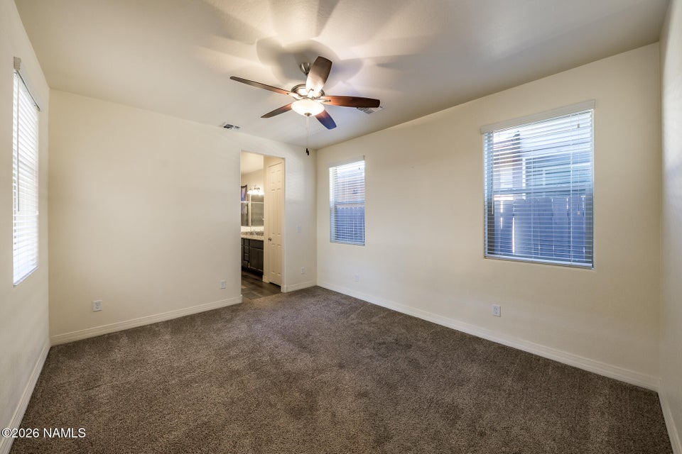 Mountain views, dual primary suites, and Flagstaff living at its fines – image 19