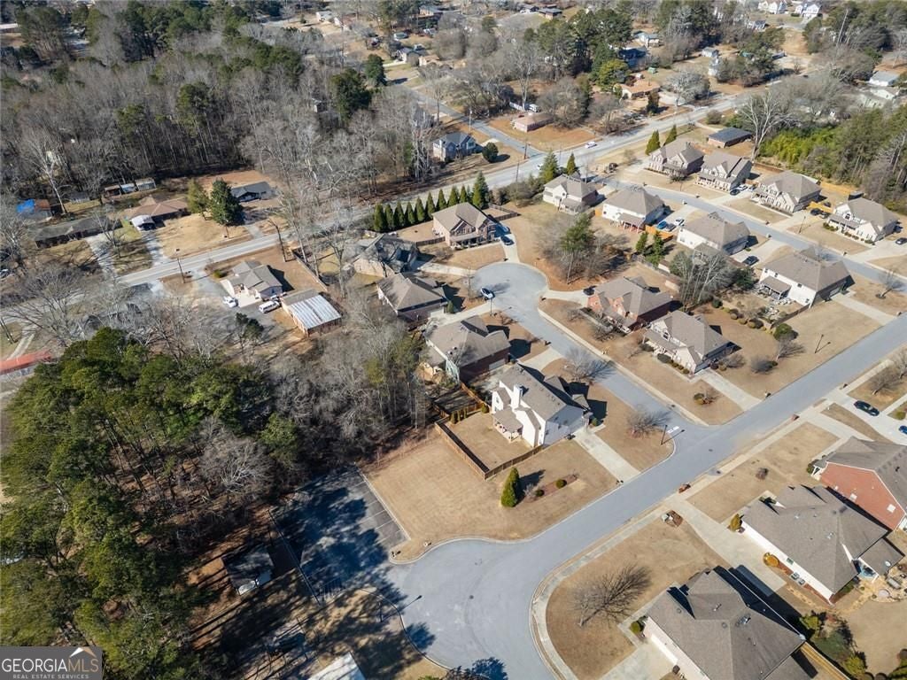 Timeless curb appeal and solid construction define this beautifully ma – image 5