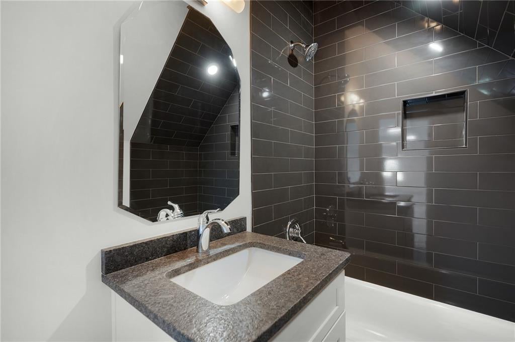 220 220 Copper Mountain Road Ne, Calhoun, Georgia, 30701, USA, 3 Bedrooms Bedrooms, ,4 BathroomsBathrooms,Residential,For Sale,220 Copper Mountain Road Ne,7787925