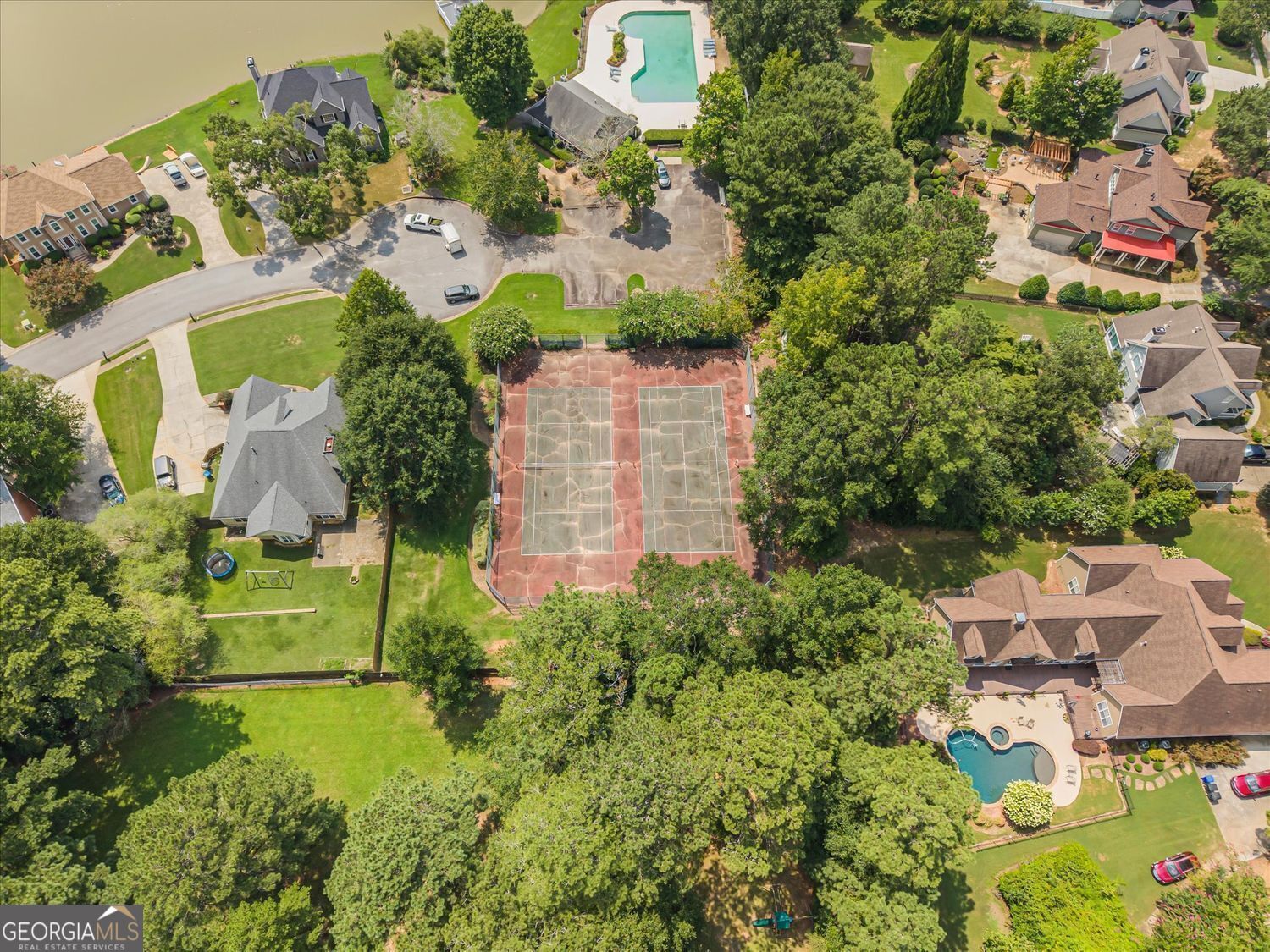 Fully finished basement with refined lakefront living in this beautifu – image 29