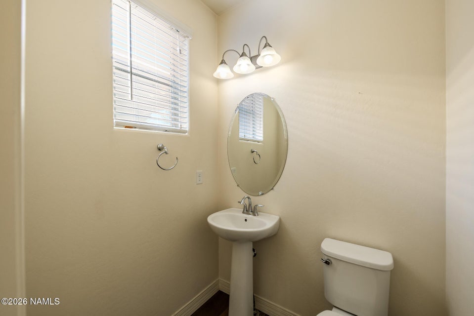 Mountain views, dual primary suites, and Flagstaff living at its fines – image 8