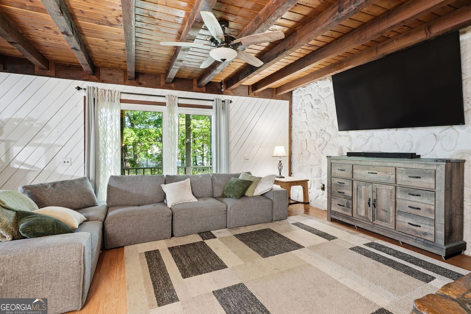 Escape to the perfect blend of privacy, functionality, and North Georg – image 17